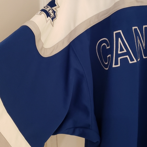 2010 Olympics Team Canada 🇨🇦 Jersey - Picture 3 of 7